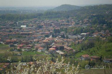 Carvico con balcone e posto auto
