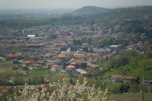 Carvico con balcone e posto auto
