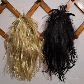 Parrucche sintetiche.