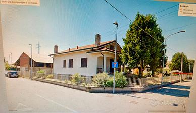 Villa singola + locali uso agricolo - deposito