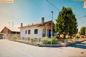 Villa singola + locali uso agricolo - deposito