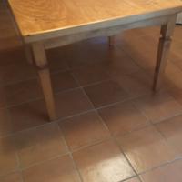 tavolo quadrato artigianale in legno