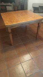 tavolo quadrato artigianale in legno