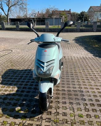 scooter aprilia leonardo