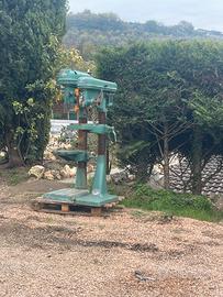 Attrezzatura officina trapano troncatrice 380