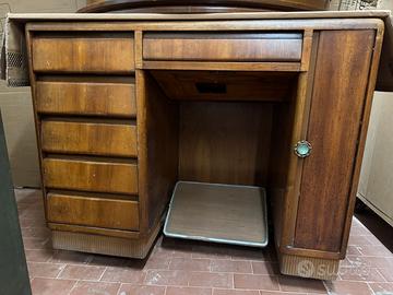 Macchina da cucire vintage Necchi