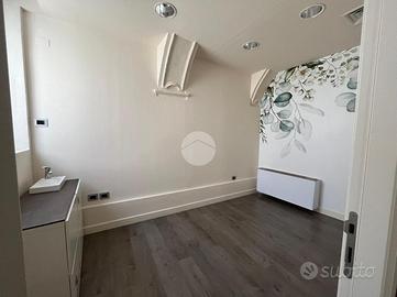 UFFICIO A DESENZANO DEL GARDA