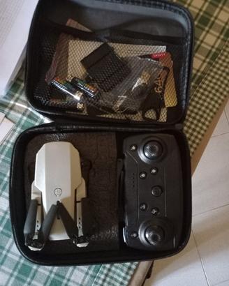 Drone con fotocamera e 3 batterie