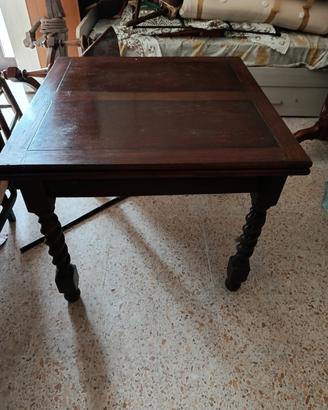 tavolo  in stile 