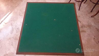 tavolo da gioco quadrato in legno,  usato.