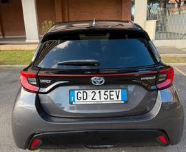 Toyota YARIS 1.5 LOUNGE HYBRID