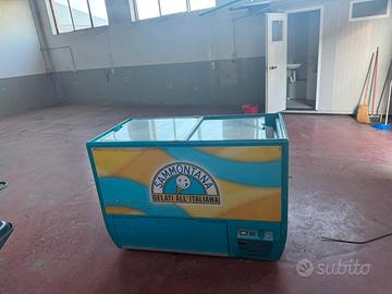 congelatore a pozzetto 700 litri