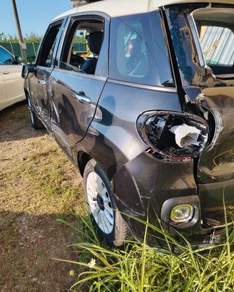 Fiat 500L incidentata