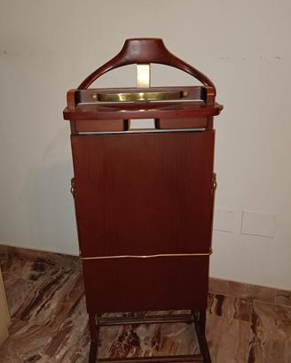 Servomuto appendiabiti da camera