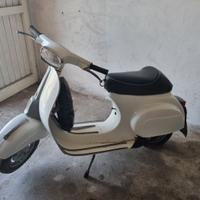 Piaggio Vespa 50 Special (V5B3) - 1972