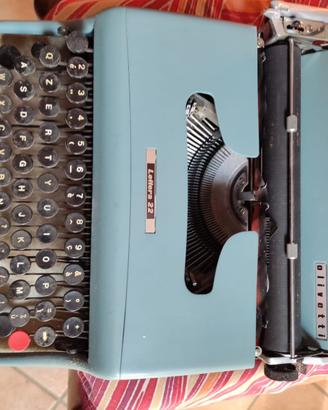 Olivetti macchina da scrivere lettera 22