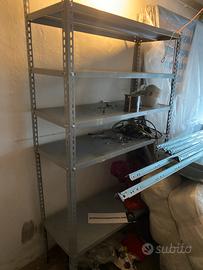 2 scaffali in metallo per garage