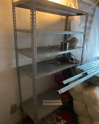 2 scaffali in metallo per garage