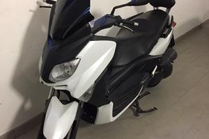 X Max 250 scooter