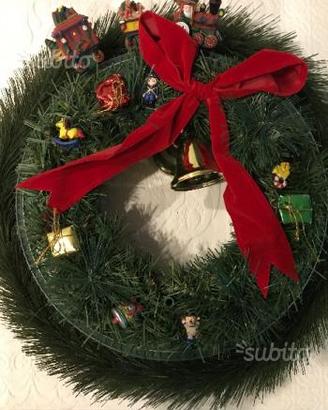 Ghirlanda Natalizia con trenino elettrico e luci