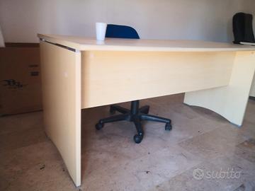 Scrivania per ufficio o camera 