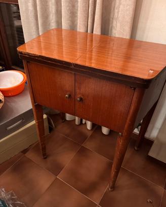 Macchina da cucire Necchi