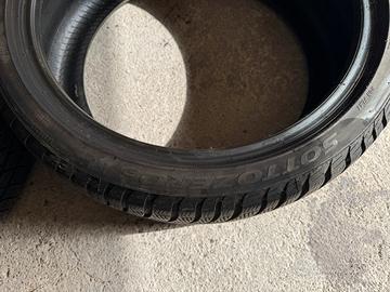 2 pneumatici 245 40 R 20 Pirelli sottozero