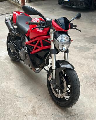 Ducati Monster 696