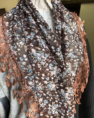 Foulard donna fantasia floreale con pizzo