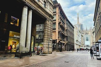 : 2 Posti Auto Coperti in Zona Duomo, Milan