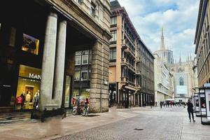: 2 Posti Auto Coperti in Zona Duomo, Milan