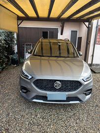MG ZS Luxury 