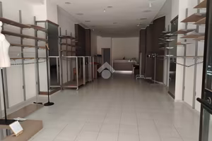 NEGOZIO A ATRIPALDA