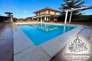 LI PUNTI: indipendente con giardino e piscina