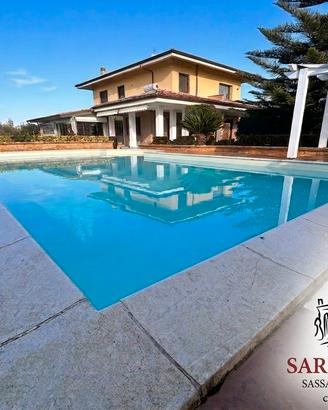LI PUNTI: indipendente con giardino e piscina