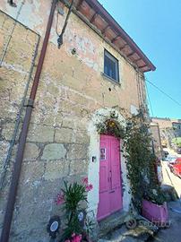 MONOLOCALE A CALCATA