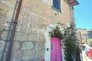 MONOLOCALE A CALCATA