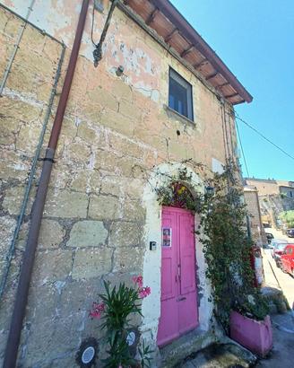 MONOLOCALE A CALCATA