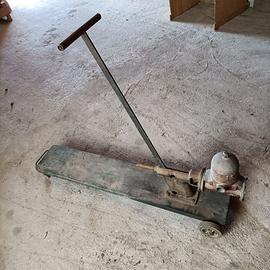 Pompa manuale per travaso vino