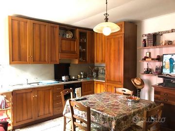 Ronco all'Adige: casa affiancata d'angolo