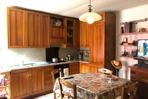 Ronco all'Adige: casa affiancata d'angolo