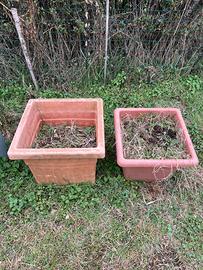 Fioriere quadrate o vasi da giardino