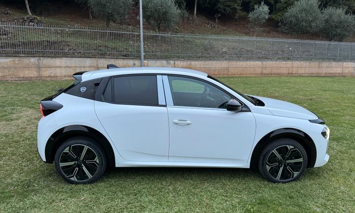 Lancia Ypsilon Hybrid e-DCT LX