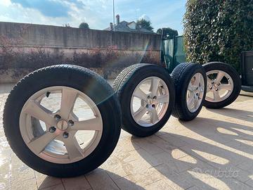 Cerchioni DEZENT 16"x6" c/gomme invernali Hankook