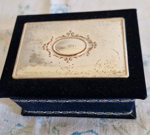 portagioie con coperchio in argento