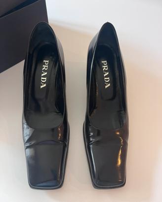 Prada décolleté vintage nere in vernice