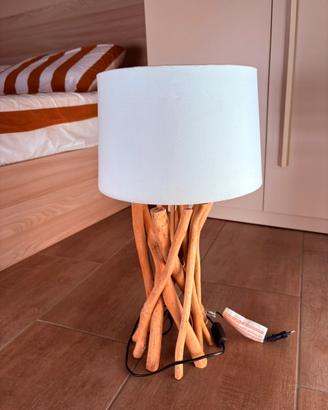 Lampada da terra in legno naturale
