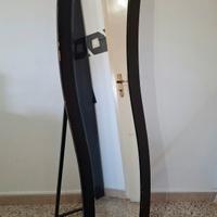 Specchiera da terra con cornice ondulata