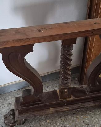 Tavolo antico in legno con zampe di leone
