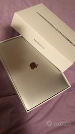 Macbook air 13” macOS 11.2.3 8GB